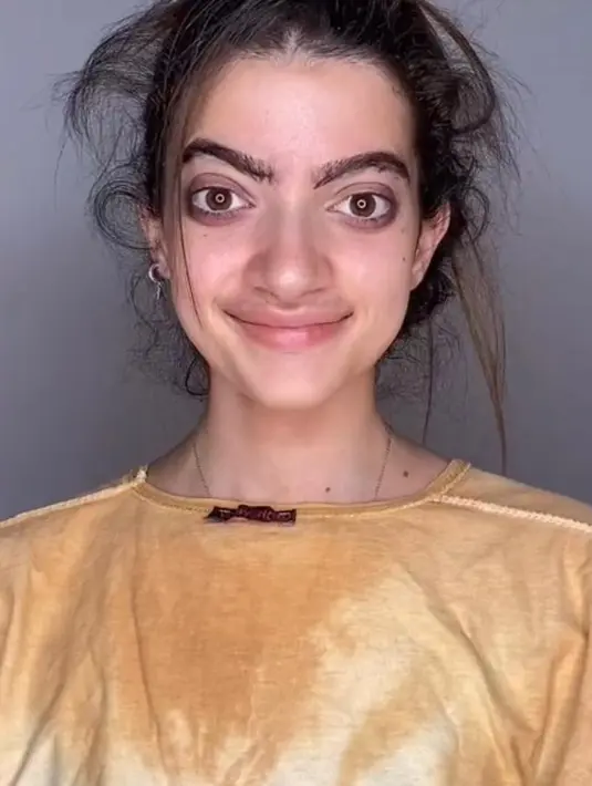 Fabiola Baglier merupakan seorang beauty content creator terkenal. Memiliki followers 11,3 juta, gadis asal Italia kerap membagikan hasil pulasan makeupnya yang memukau. (Tiktok/fabiola.baglieri).