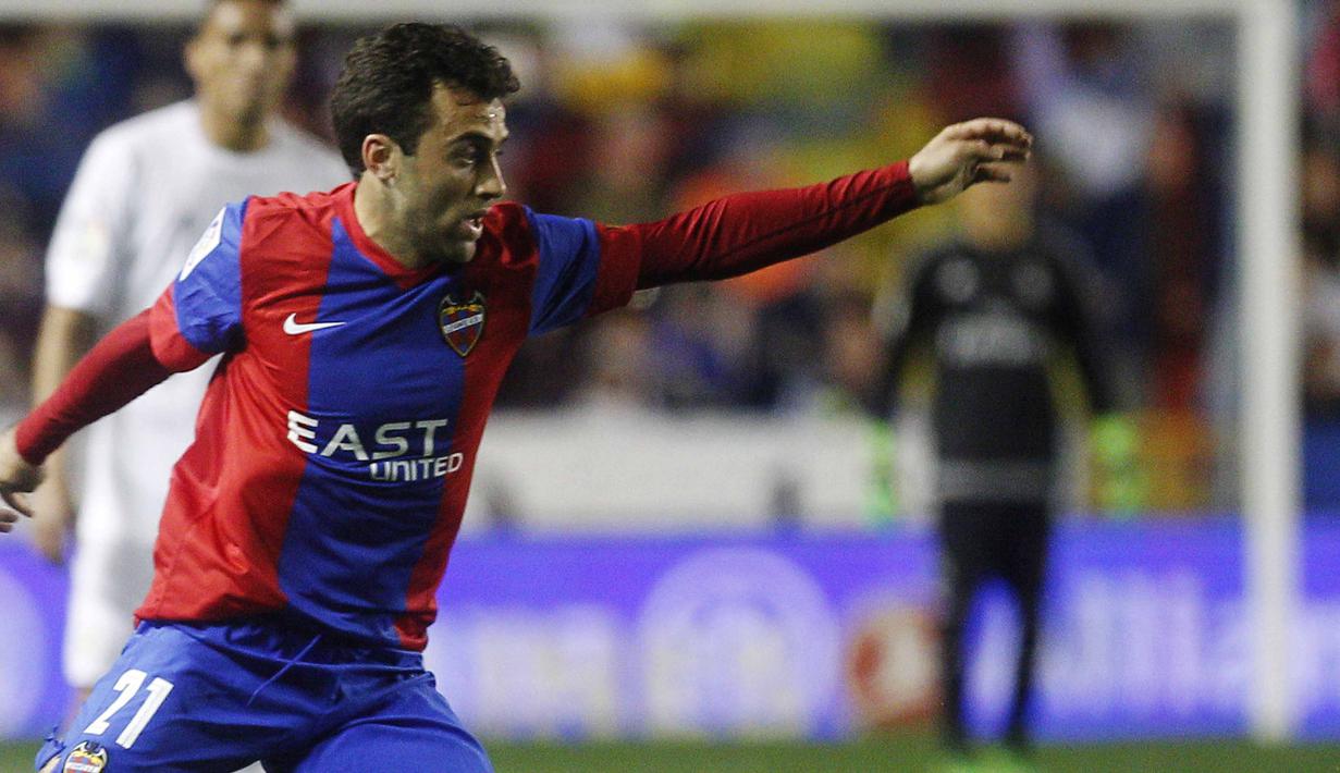 Pemain  Levante, Giuseppe Rossi mencetak satu gol saat timnya mengalahkan Atletico Madrid 2-1 pada lanjutan La Liga Spanyol dpekan ke-37 di Stadion Ciutat de Valencia, Valencia, (8/5/2016). (AFP/Jose Jordan)