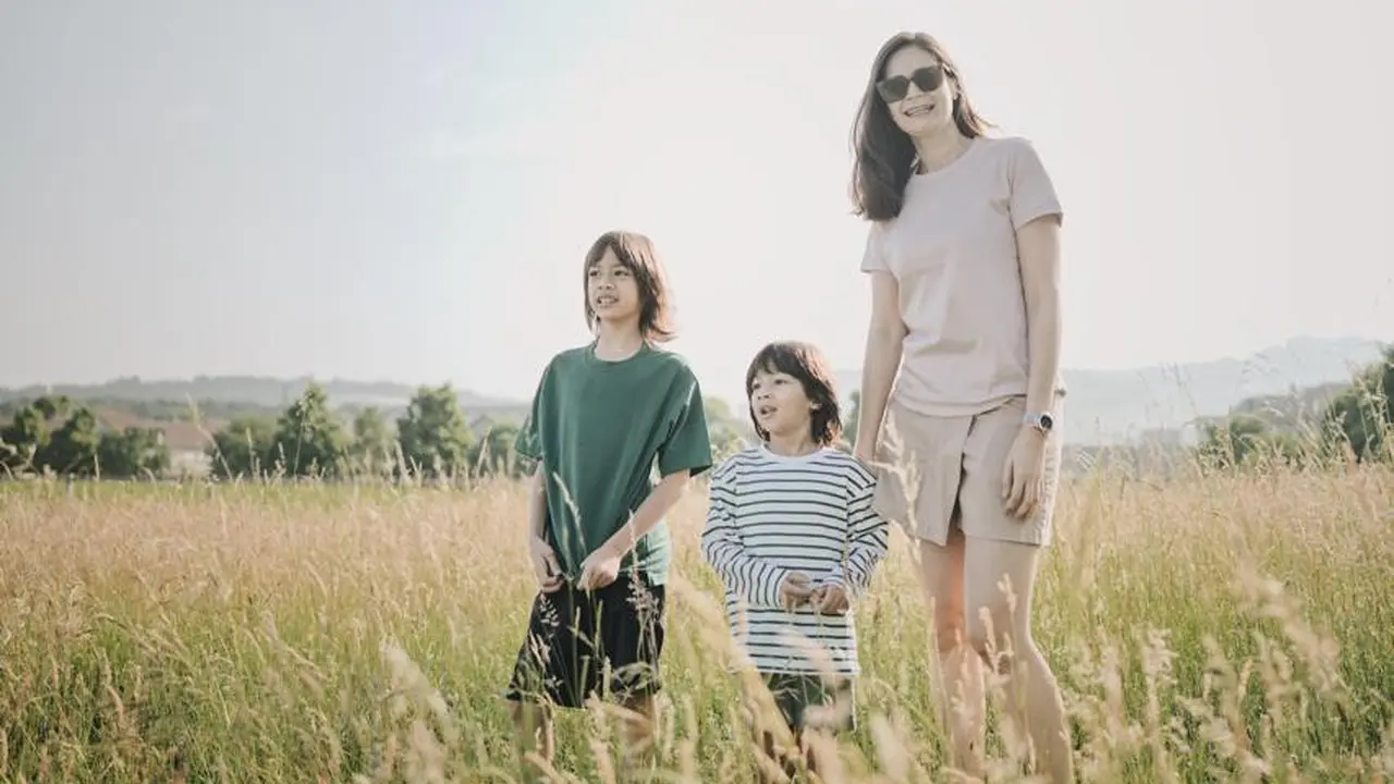 Ilustrasi outfit Sabai, Bjorka dan Mars/UNIQLO
