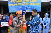 TNI AU Salurkan Bantuan untuk Korban dan Relawan Bencana Longsor di Bandung Barat