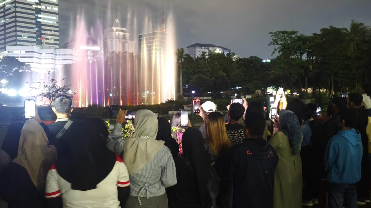 Tak Ada Kembang Api dan Petasan, Monas Tampilkan Air Mancur Menari dan Video Mapping