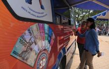 Warga serbu penukaran uang receh keliling di Monas