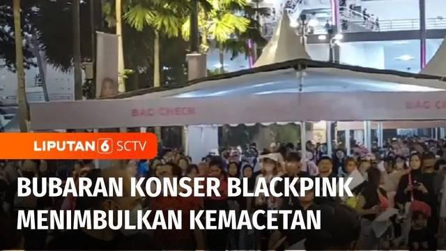 Konser girls band asal Korea, BLACKPINK, di hari kedua yang digelar di area Stadion Utama, Gelora Bung Karno, Jakarta Pusat, Minggu (12/3) malam tadi telah selesai. Ribuan orang yang keluar dari area stadion membuat arus lalu lintas mengalami kemacet...