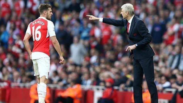 Berikut video pemain Arsenal yang mencoba menjadi pelatih mereka, Arsene Wenger dalam permainan Football Manager 2016. Di antara mereka, terlihat Aaron Ramsey yang sukses membawa Arsenal pada kemenangan di dalam game virtual tersebut.