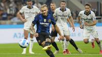 Inter Milan gagal memanfaatkan peluang emas untuk unggul 3-2 saat mendapat hadiah penalti pada menit ke-86. Eksekusi yang dilakukan Federico Dimarco masih membentur tiang gawang. (AP/Luca Bruno)