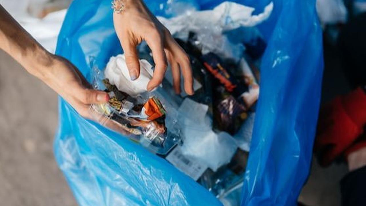 Dinas Lingkungan Hidup Kabupaten Tulungagung, Jawa Timur, meluncurkan program Gerakan Tulungagung Sedekah dan Peduli Sampah (Get Splash) pada Rabu (9/8/2023). Program ini adalah upaya mengurangi volume sampah di daerah setempat.