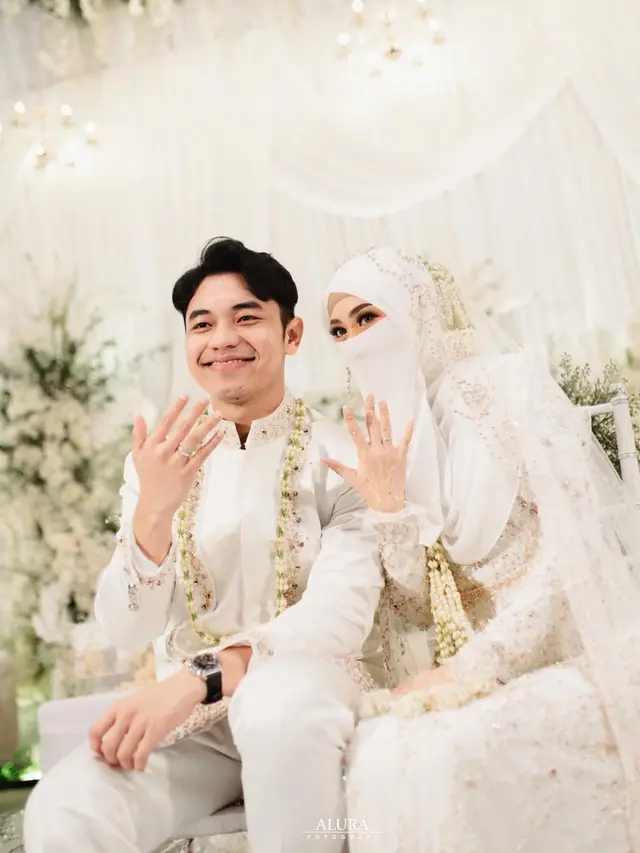 6 Momen Akad Nikah Fiki Naki dan Tinandrose, Khidmat dengan Dekorasi Serba Putih