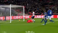 Tottenham Hotspur menang secara meyakinkan atas tamunya Everton dengan skor 4-0 tanpa balas pada laga Sabtu (13/1) berkat gol Heun...