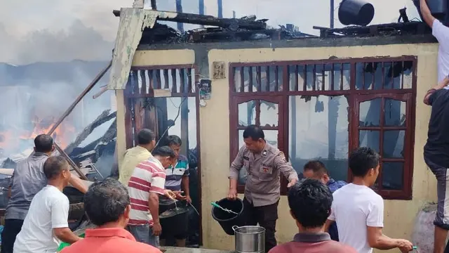 Kebakaran rumah di Toba