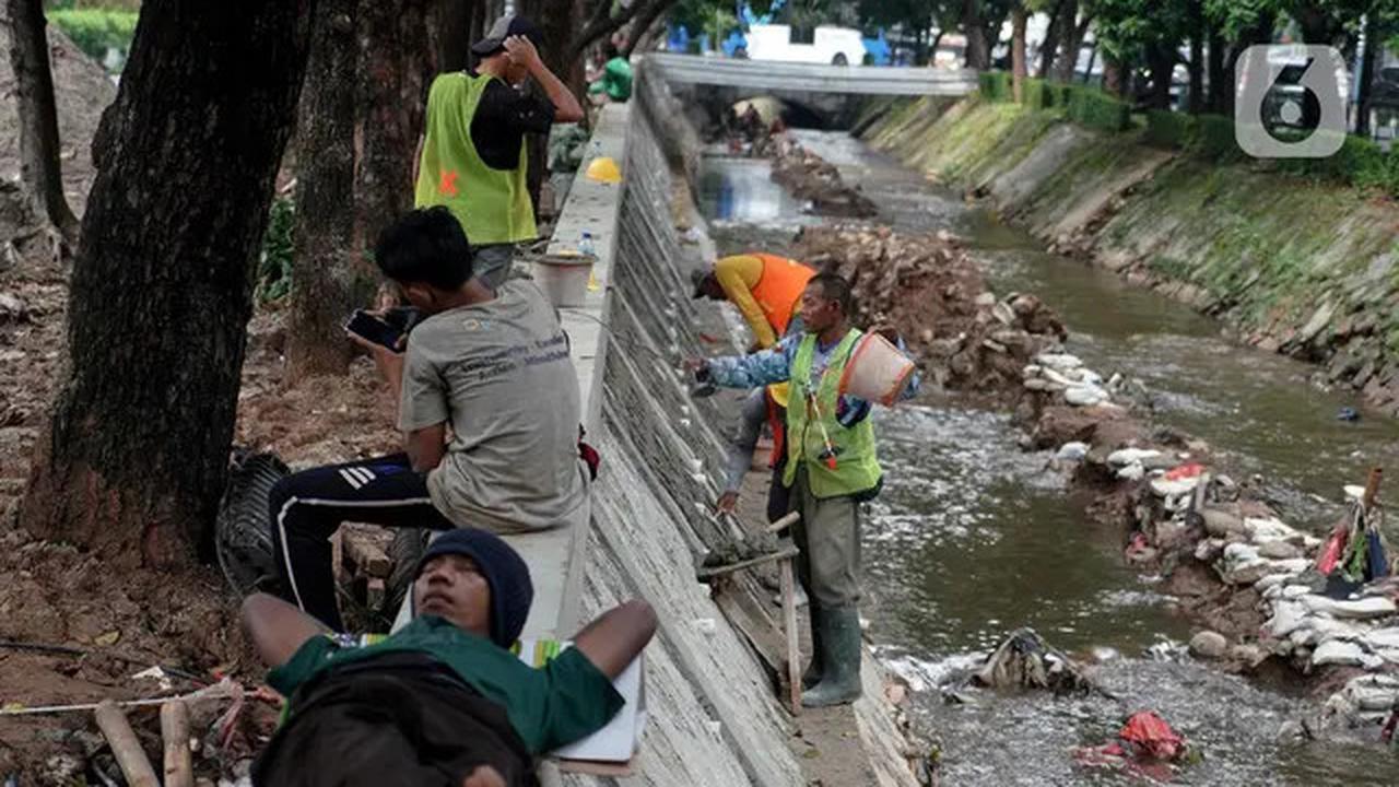 Ditarget Rampung September 2025, Seperti Ini Progres Perbaikan Turap Pecahan Kali Ciliwung