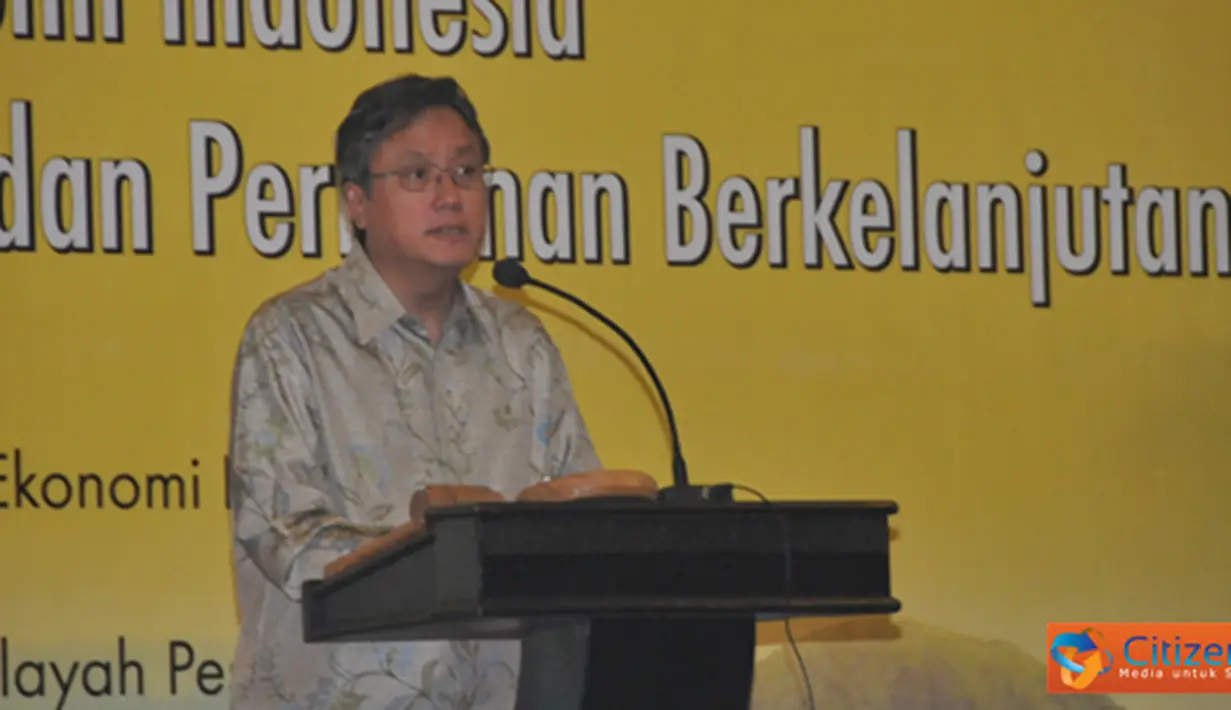 Citizen6, Ternate: Sekjen KKP Gellwynn Jusuf menyampaikan sambutan pada pembukanan Seminar Percepatan Pembangunan Ekonomi Indonesia menuju Industrialisasi Kelautan dan Perikanan di Ternate Provinsi Maluku Utara,
Rabu (12/9). (Pengirim: Efrimal Bahri).