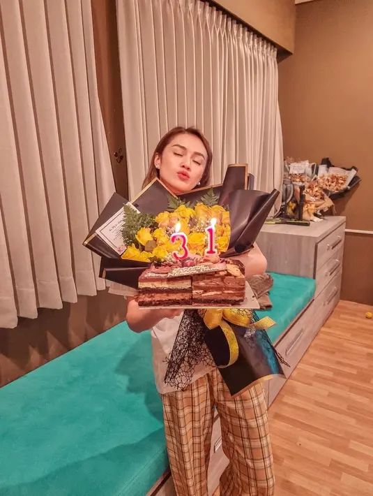 (Instagram/darathevirgin)