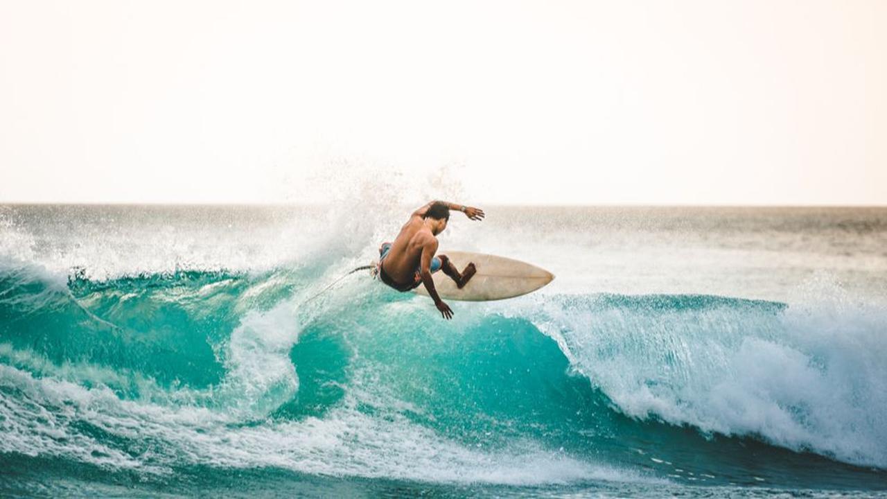 Pantai Batu Bolong di Canggu Cocok untuk Surfing