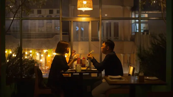 Ilustrasi dinner, makan malam romantis, kencan