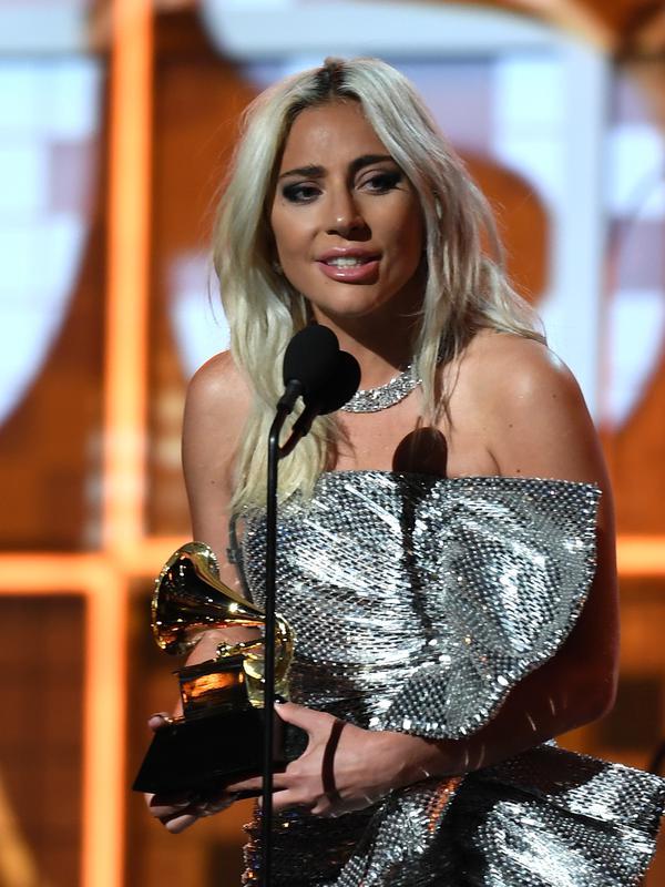 Lady Gaga saat menerima penghargaan Grammy Awads 2019. (Robyn Beck / AFP)