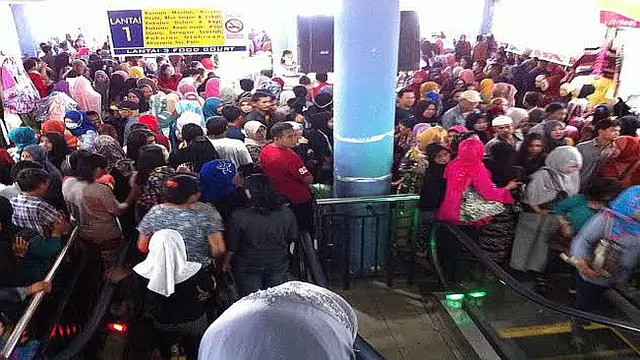 Warga Mulai Sesaki Pusat Pakaian Grosir Pasar Butung