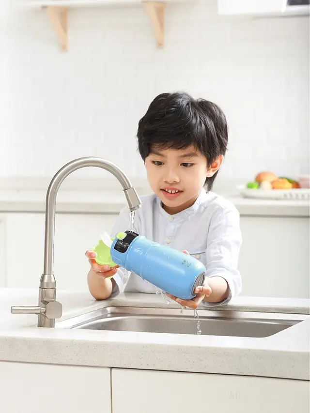 Smart Bottle, Cara Menyenangkan Mengingat Si Kecil Minum Air Putih