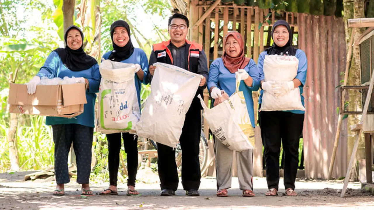 Penghasilan Kas Bertambah Lewat Sedekah Sampah