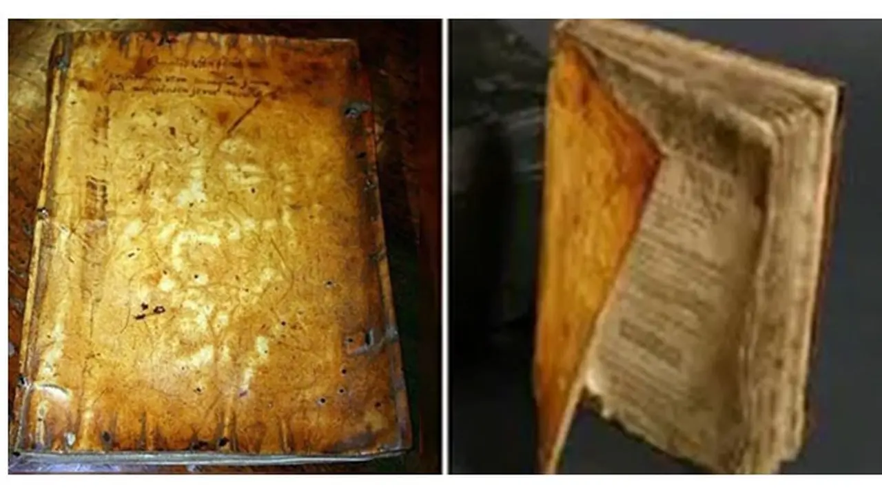 Sampul Buku dari Kulit Manusia