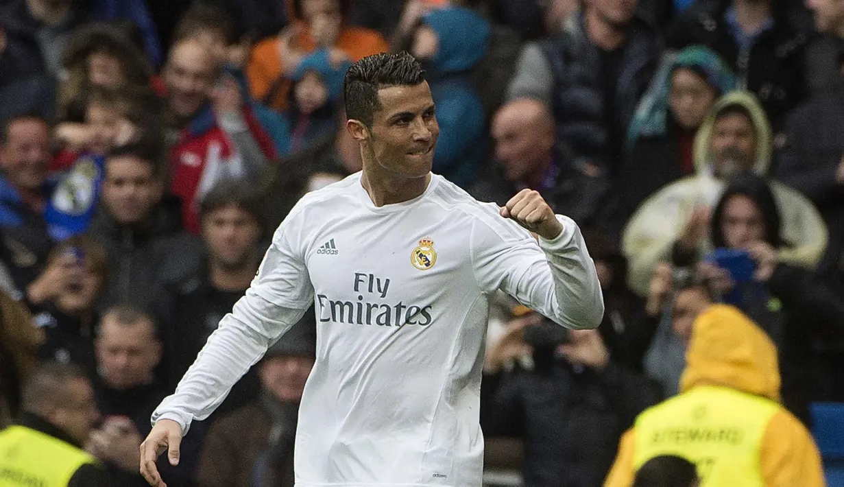  Cristiano Ronaldo merayakan golnya ke gawang Athletic Club Bilbao pada lanjtan La Liga Spanyol pekan ke-24 di Stadion Santiago Bernabeu,  Madrid, Sabtu (13/2/2016).  (AFP / Curto De La Torre)