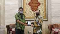 Wali Kota Makassar Moh. Ramdhan “Danny” Pomanto menerima kunjungan Wali Kota Bontang Basri Rase  (Liputan6.com)