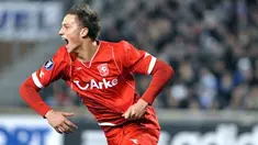 Reaksi striker FC Twente, Marko Arnautovic seusai melesakkan gol dalam partai Piala UEFA antara Marseille vs Twente, 19 Februari 2009 di Stade Velodrome, Marseille. AFP PHOTO/GERARD JULIEN
