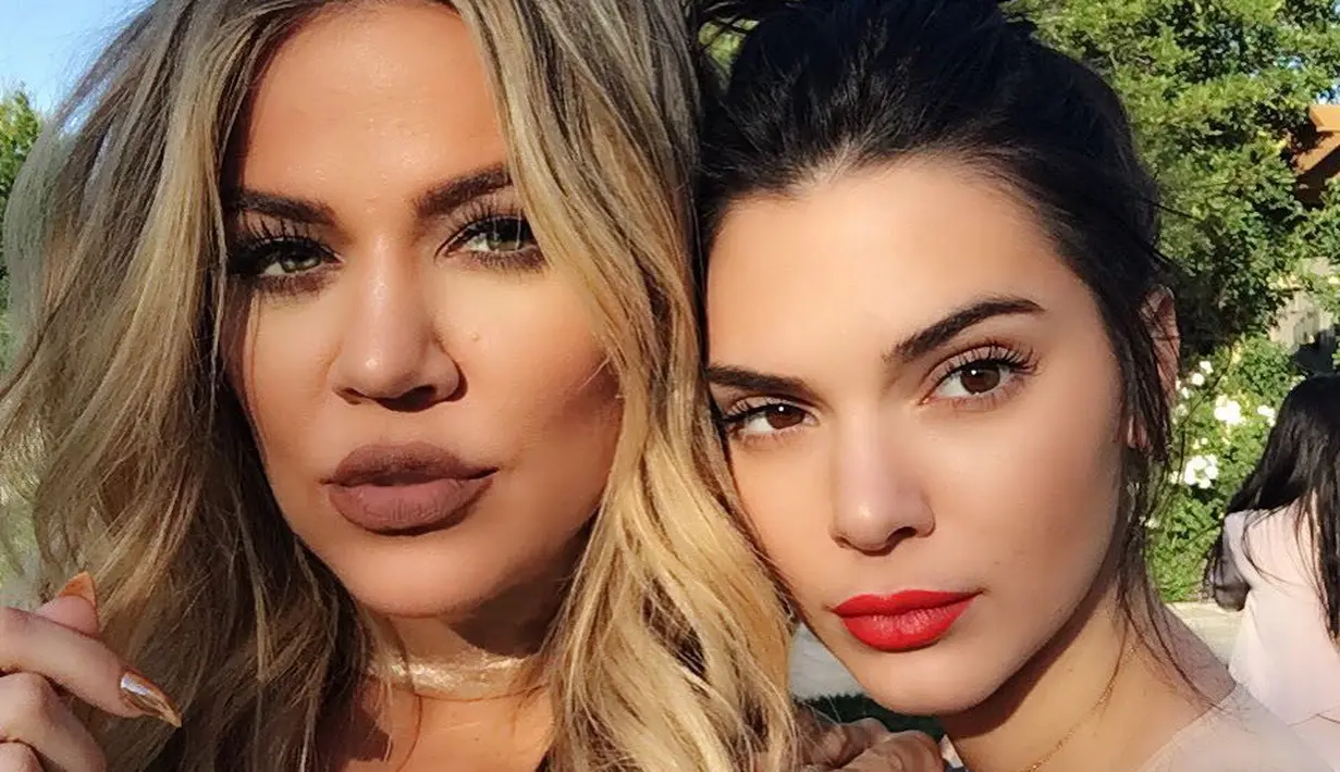 Khloe Kardashian sendiri memang sangat terbuka dengan penggemar mengenai perjalanan fitnessnya usai melahirkan. (instagram/khloekardashian)