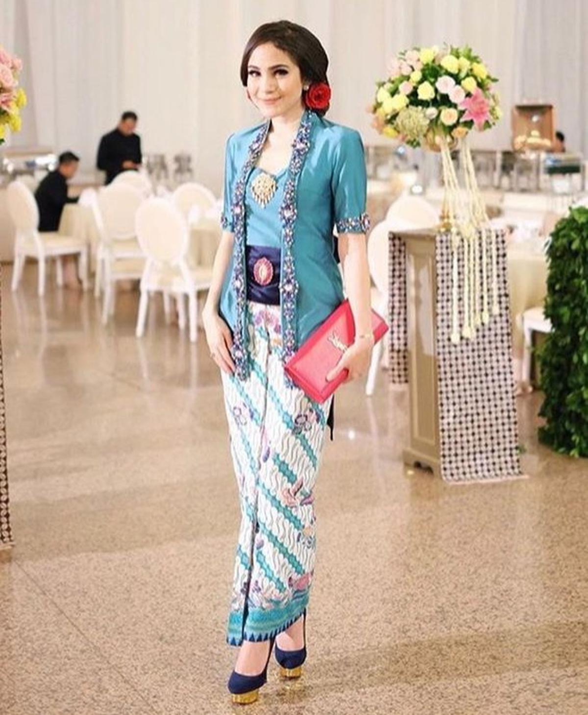 kebaya kutu baru modern
