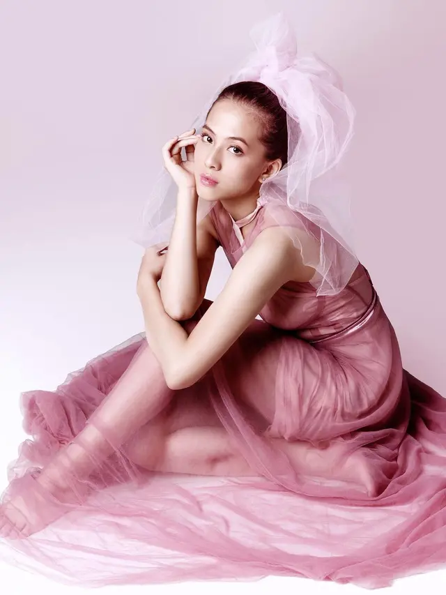 Adhisty Zara