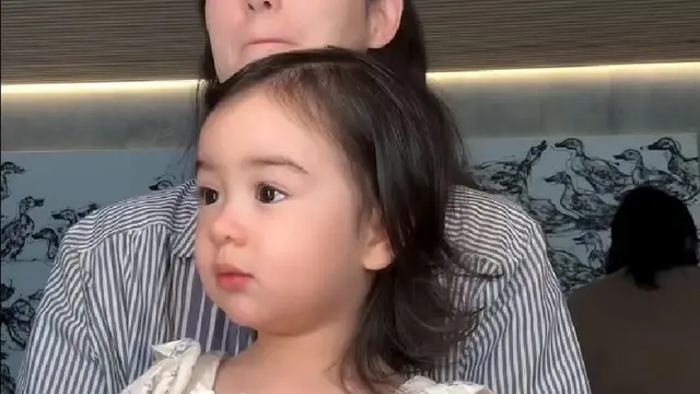 Momen Lucunya Brielle Anak Julie Estelle Temani sang Ibu (credit: instagram/allartis)