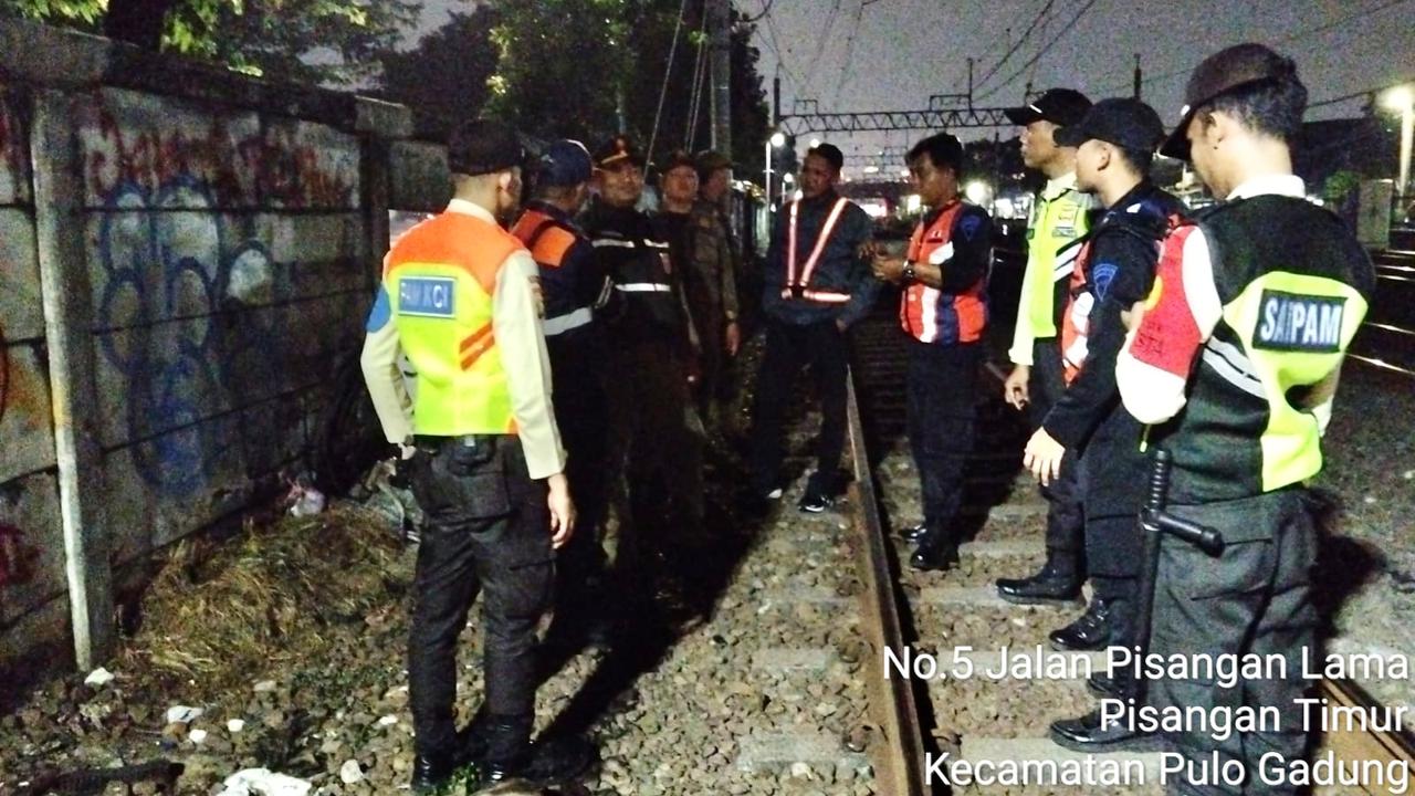 satpol pp datangi lokasi sejoli mesum di Jatinegara