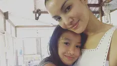 Nyla Koh memiliki paras cantik seperti sang ibu. Ia merupakan anak pertama dari pernikahannya dengan Desmond Koh. (Liputan6.com/IG/@nadyahutagalung)