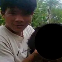 Sambil nyengir dia mengunggah foto dirinya memutilasi beruang madu, salah satu satwa liar yang dilindungi. Otaknya di dengkul!