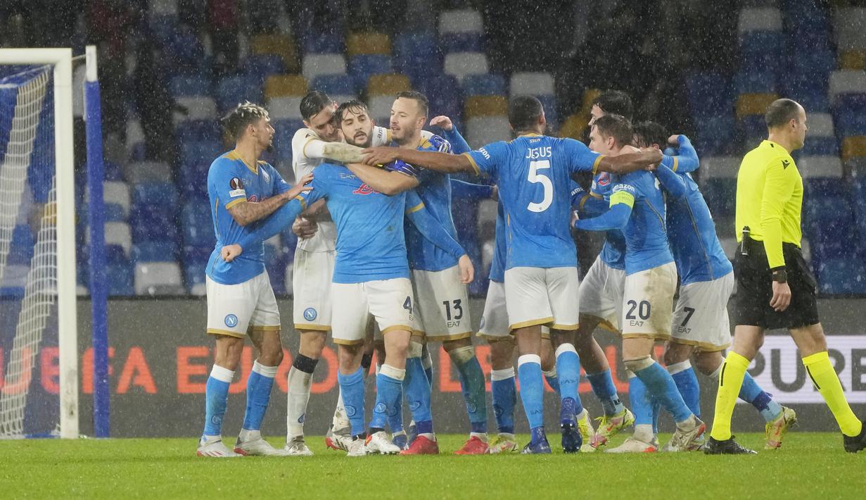 Menjamu Leicester di Stadio Diego Armando Maradona, Napoli akhirnya berhasil mengunci kemenangan dengan skor 3-2. (AP/Gregorio Borgia)