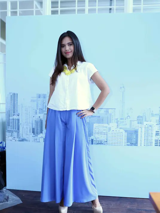 "Sebenernya aku itu sempet diet di hari pertama syuting karena tuntutan kan, tapi aku kan orang yang gampang drop banget, jadi aku pingsan di lokasi syuting," jelas Audi Marissa. (Nurwahyunan/Bintang.com)