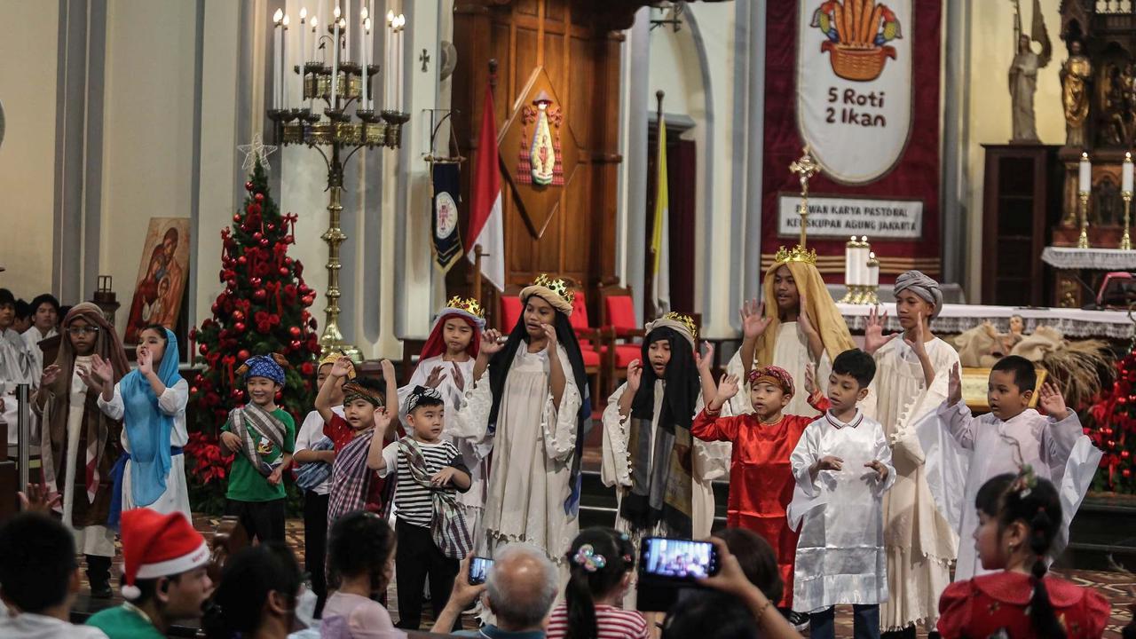 Keceriaan Anak-Anak Ikuti Misa Natal di Gereja Katedral Jakarta