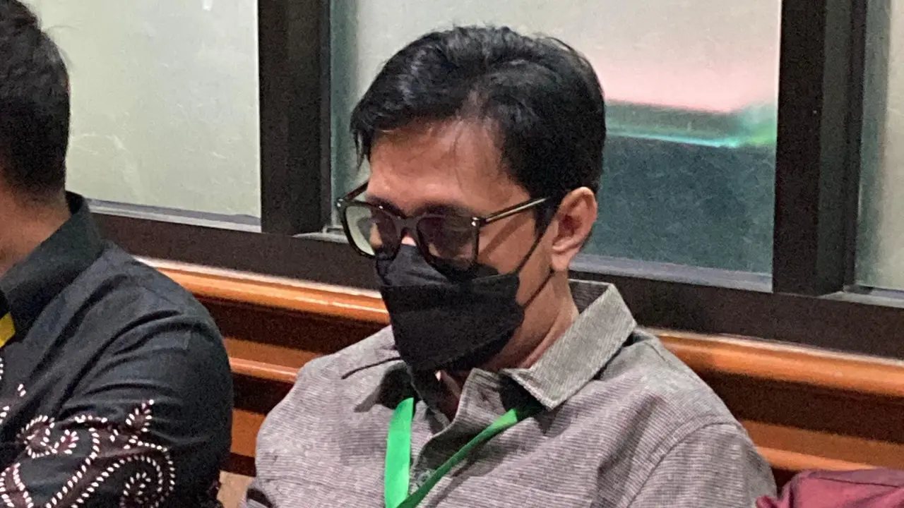 Andre Taulany menghadiri sidang perceraian. (M Altaf Jauhar/ LIputan6.com)