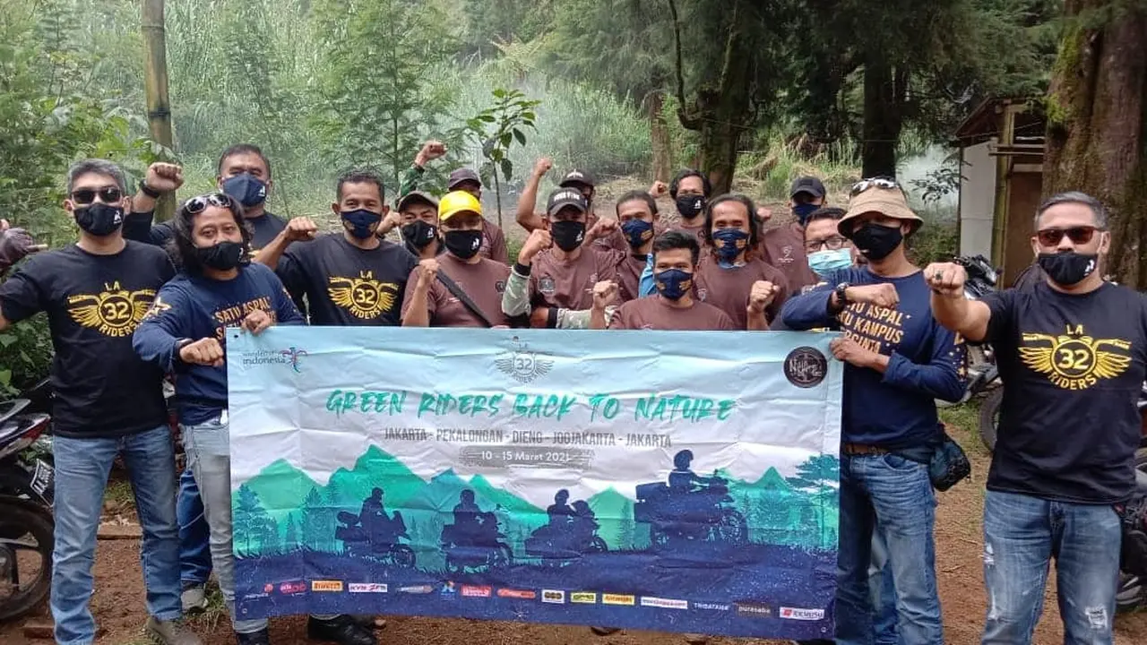 Komunitas Motor Ini Bersihkan Toilet di Dieng (Ist)