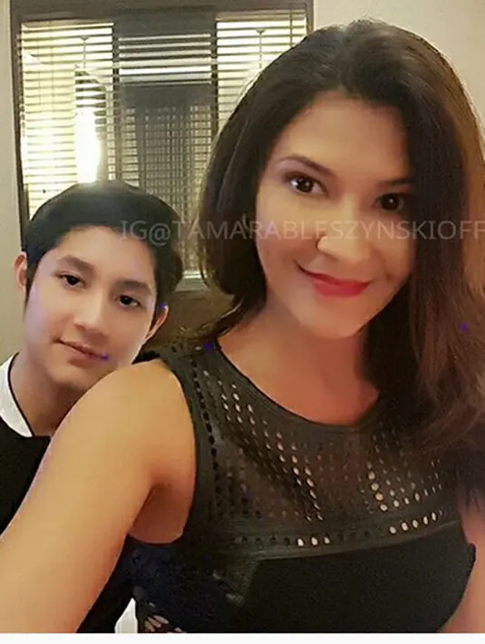 Berbeda dengan Tamara Bleszynski. Tamara mengamati kegiatan orang Islam saat di Australia. Ia memperhatikan kaum muslim menjalankan salat dan berpuasa. Tahun 1995, ia memutuskan menjadi muslim. (Instagram)