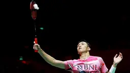 Laga game pertama berjalan ketat, meski Jonatan Christie sedikit mendominasi jalannya laga. Interval game pertama pun diambil Jonatan Christie dengan keunggulan 11-9. (Bola.com/M Iqbal Ichsan)