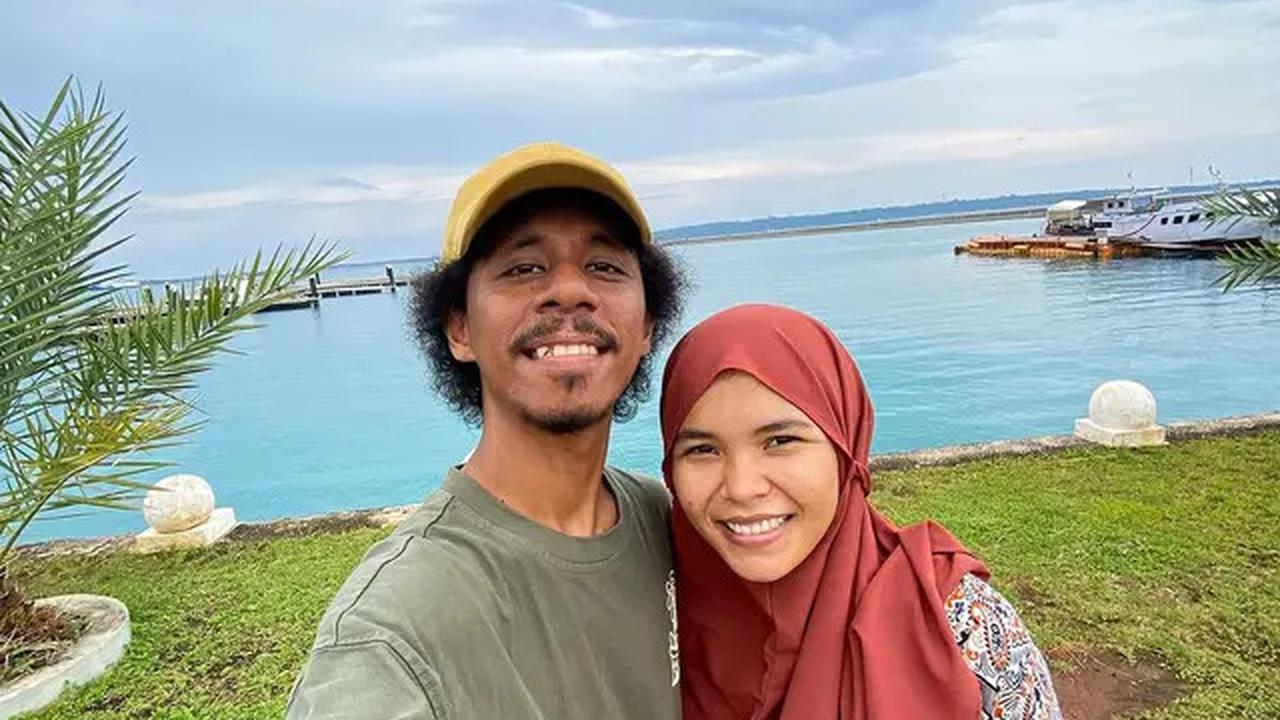 Lirik Lagu Lesung Pipi karya Raim Laode, Nyanyian Cinta yang Tulus dan Penerimaan Diri