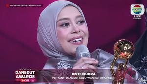Lesti Kejora memenangkan penghargaan untuk kategori Penyanyi Dangdut Solo Wanita Terpopuler di ajang Indonesian Dangdut Awards (IDA) 2025 yang digelar Kamis (4/12) di Studio Emtek City, Jakarta. (dok. Indosiar)