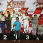 Rizal Sungkar (5 dari kanan atas) saat berada di podium (istimewa)