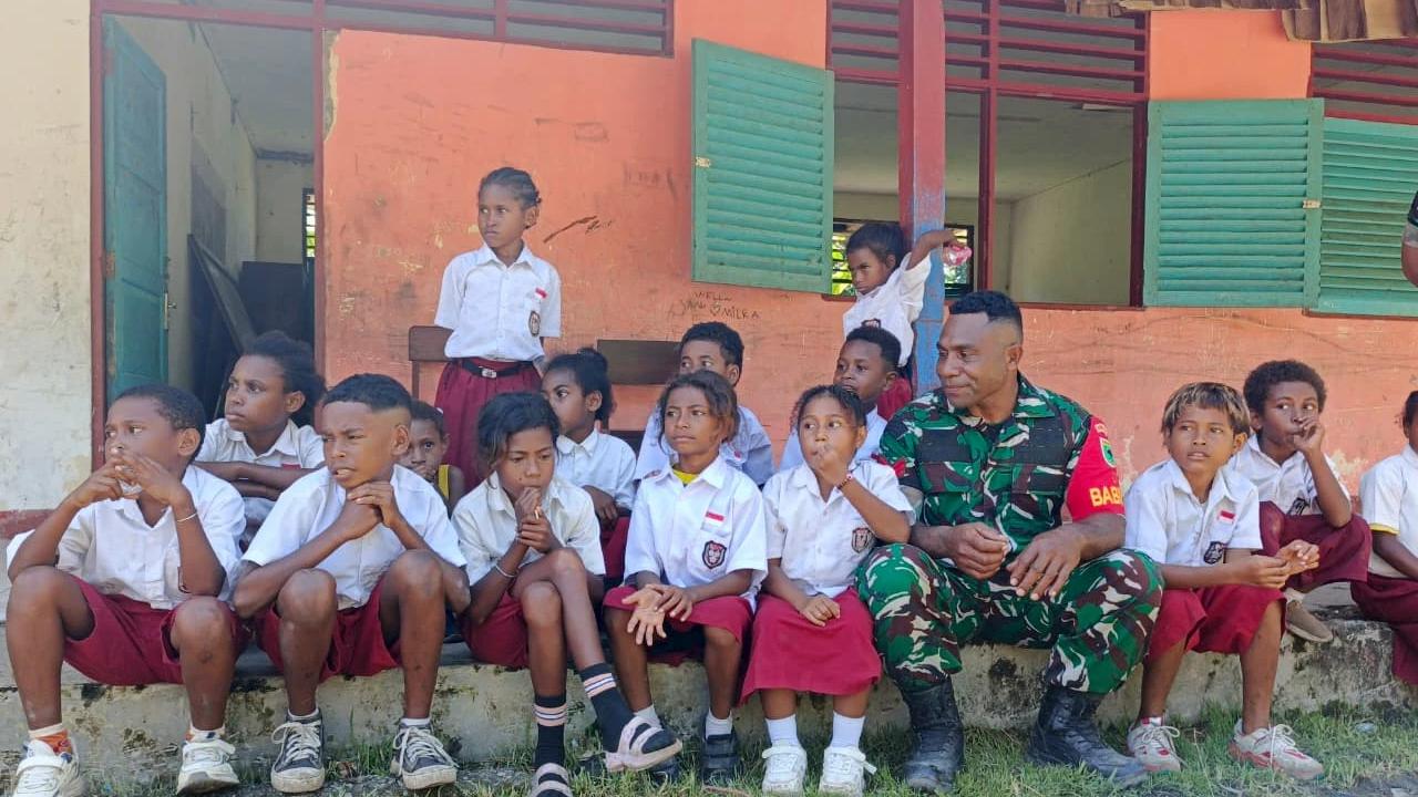 Interaktif dan Penuh Semangat, Kopka Marten Kenalkan Wawasan Kebangsaan ke Siswa SD Manokwari