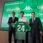 Carles Alena diperkenalkan manajemen Real Betis. (Dok. Twitter/Real Betis)