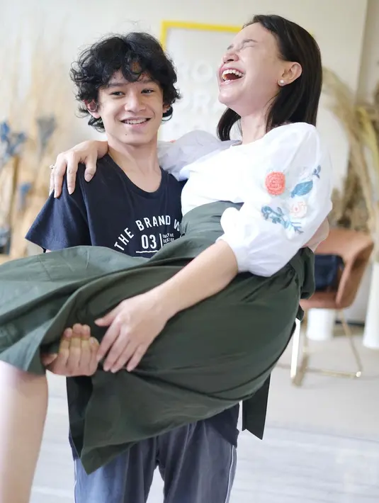 Rossa dan Rizky Langit Ramadhan (Instagram/itsrossa910)