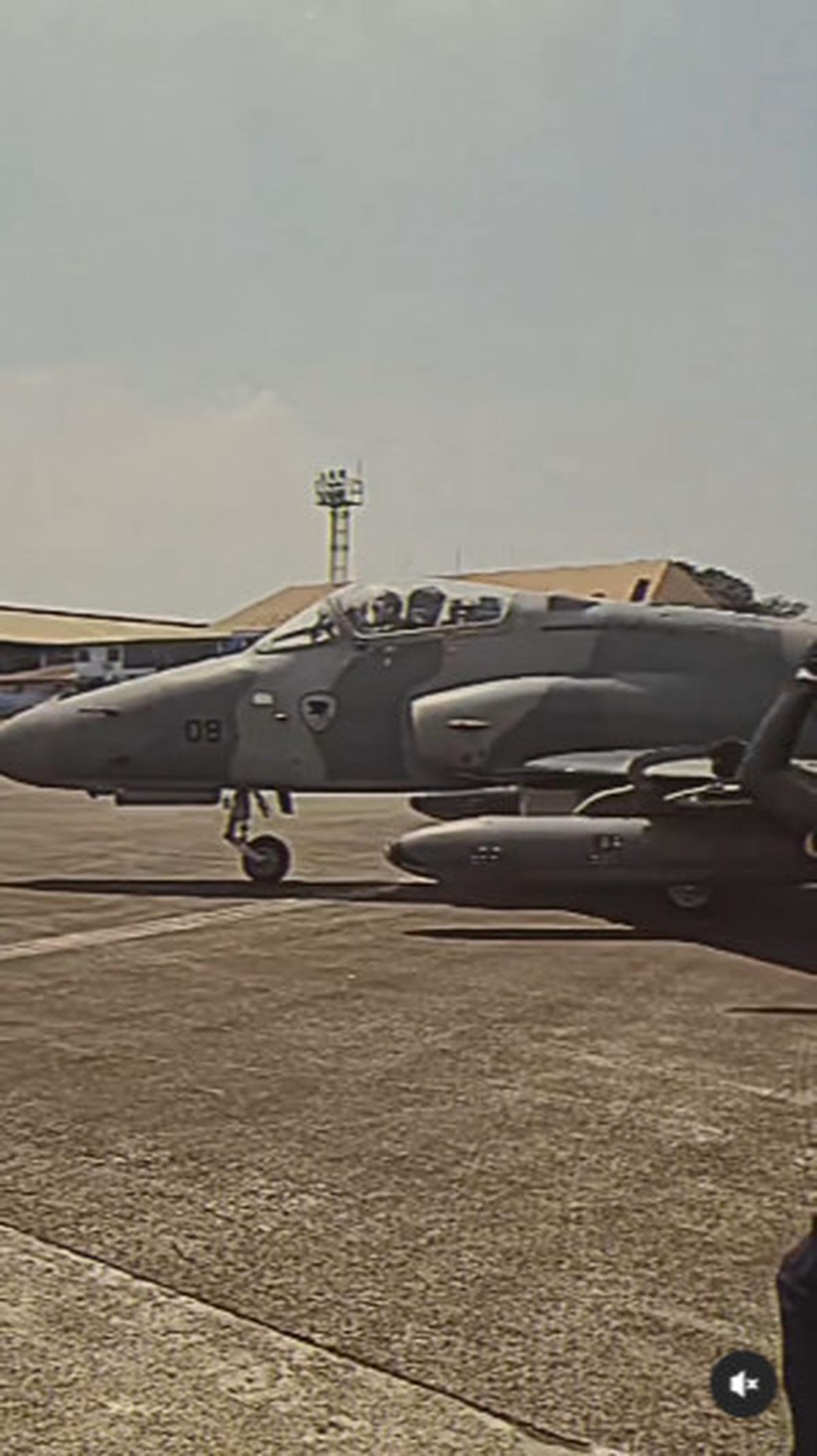 Potret Gagah Pilot The Black Panther Latihan Jelang HUT Ke-79 TNI