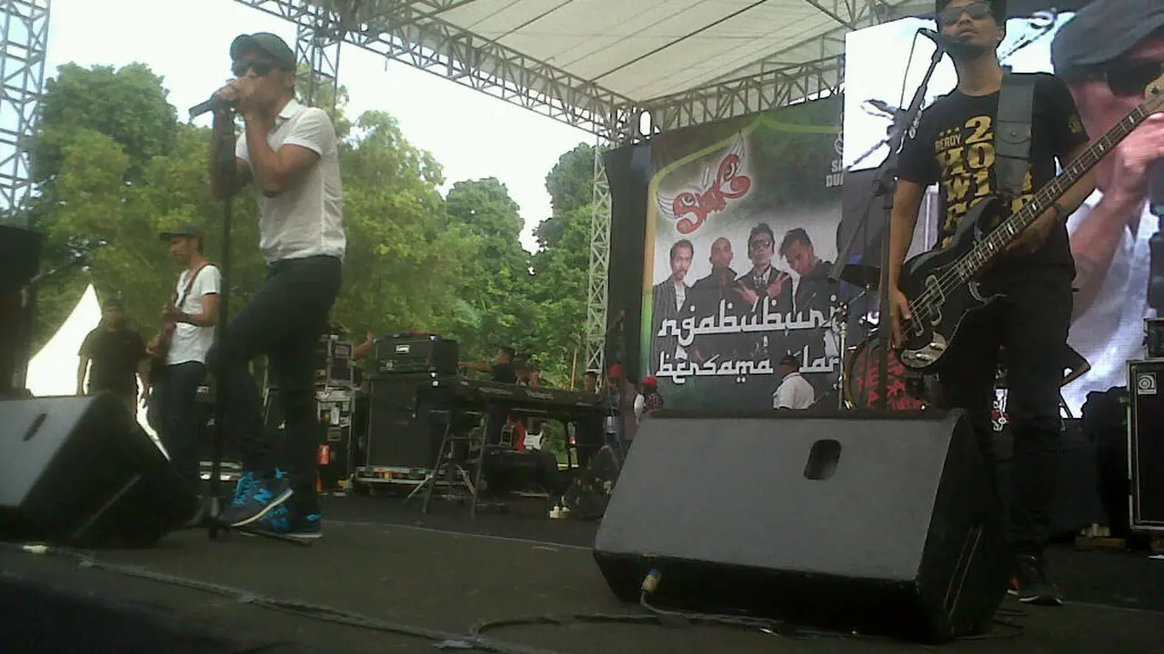 Konser Salam 2 Jari, Slank Buka Acara Dengan Lagu Garuda 