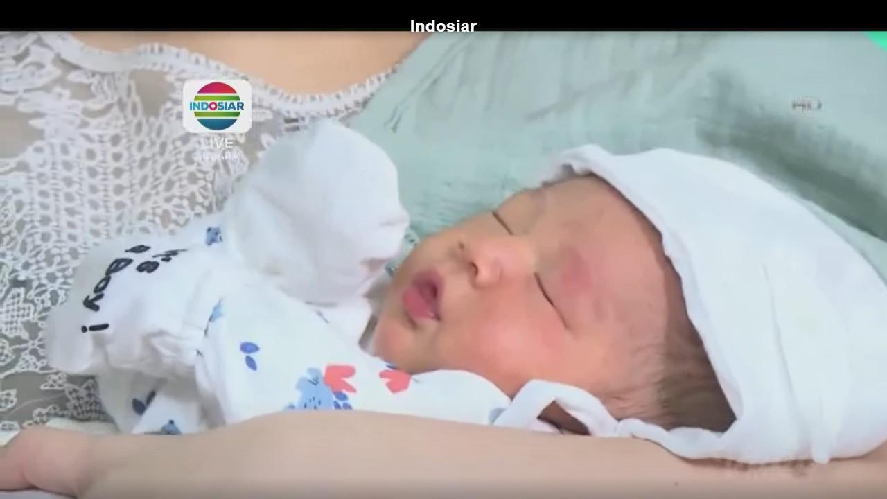 Wajah Baby R anak kedua Raffi Ahmad dan Gigi
