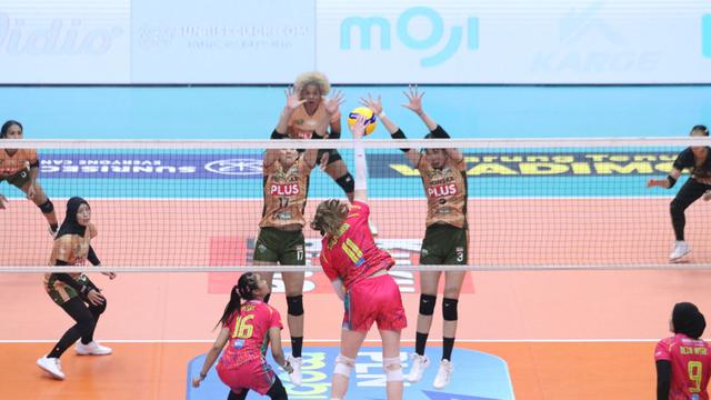 Foto: Electric PLN Menang Meyakinkan Atas Gresik Petrokimia di PLN Mobile Proliga 2025